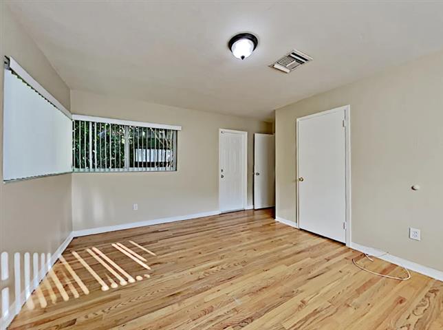 $2000 : 2 bedroom house for rent in LA image 7