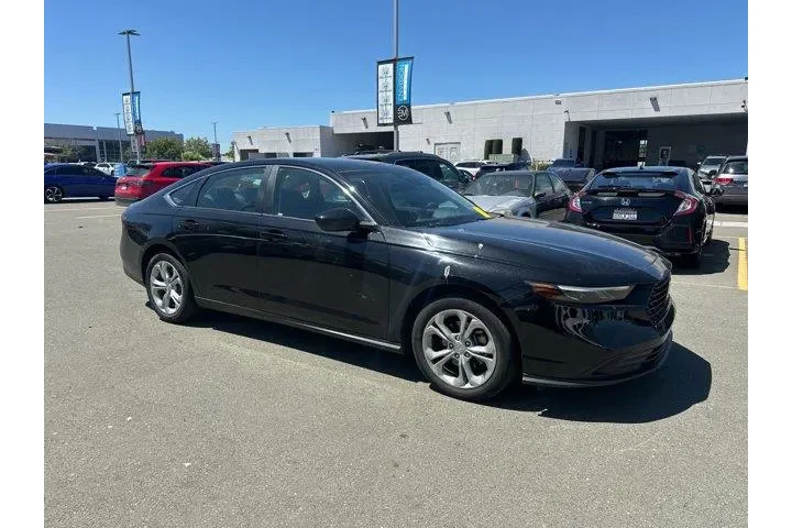 $26998 : Honda Accord 2024 LX 4dr Sed image 2