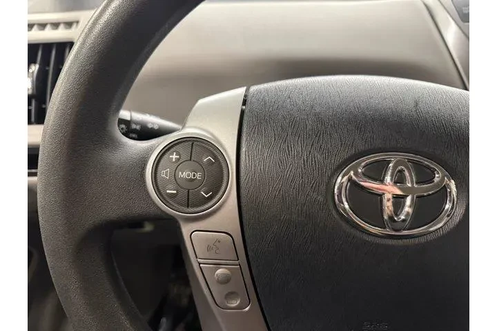 $10981 : Toyota Prius v 2015 Two 4dr image 5