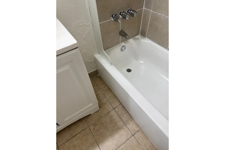 $1800 : Apartamentos listos YA!! image 7