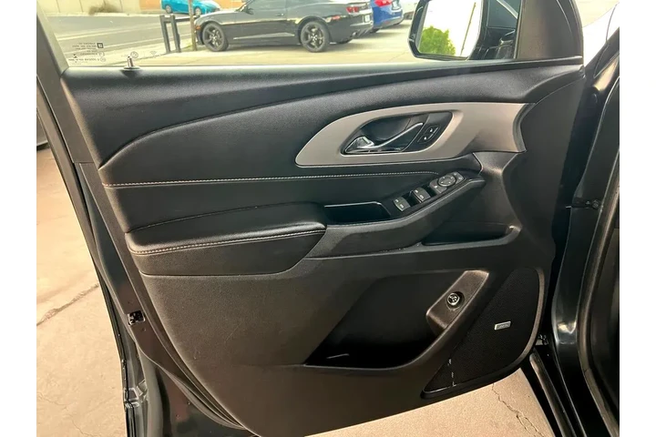 2018 Traverse LT Feather AWD image 10