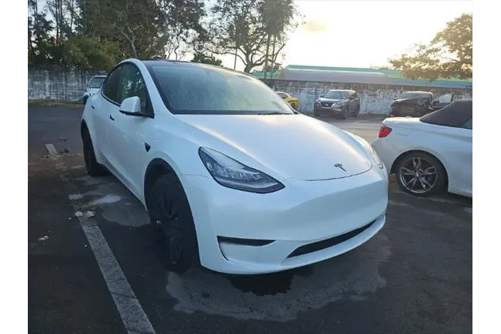 $25490 : Tesla Model Y 2023 AWD 4dr C image 3