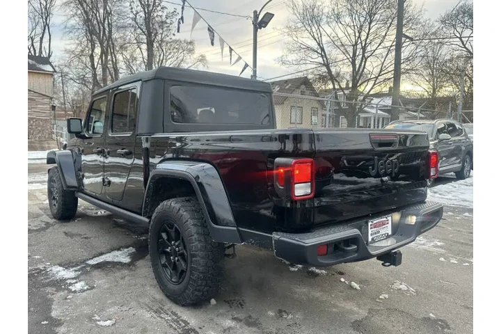 2022 Gladiator Willys image 6