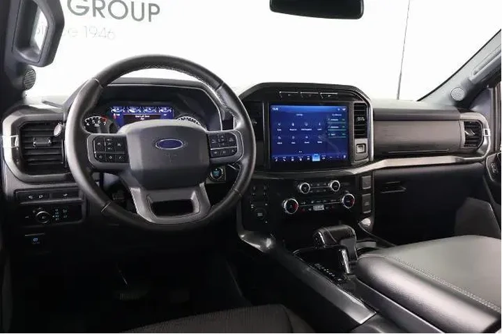 $32682 : Ford F-150 2023 4x4 XLT 4dr image 2