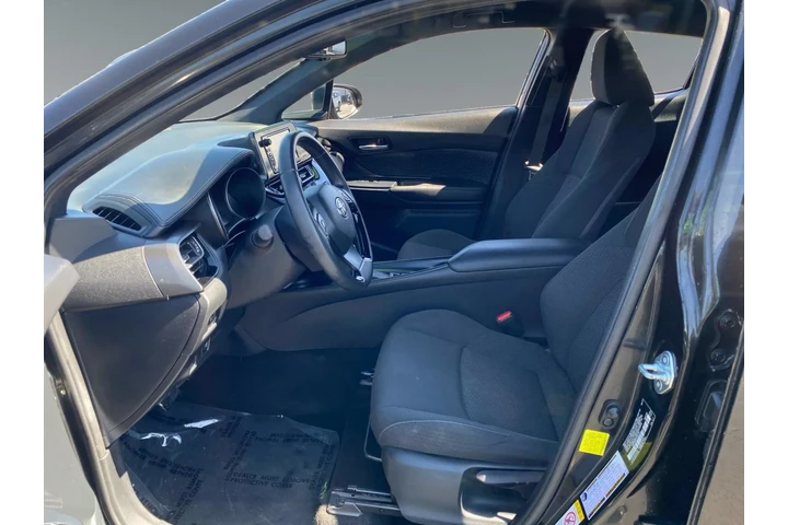 $19861 : Toyota C-HR 2018 XLE 4dr Cro image 9