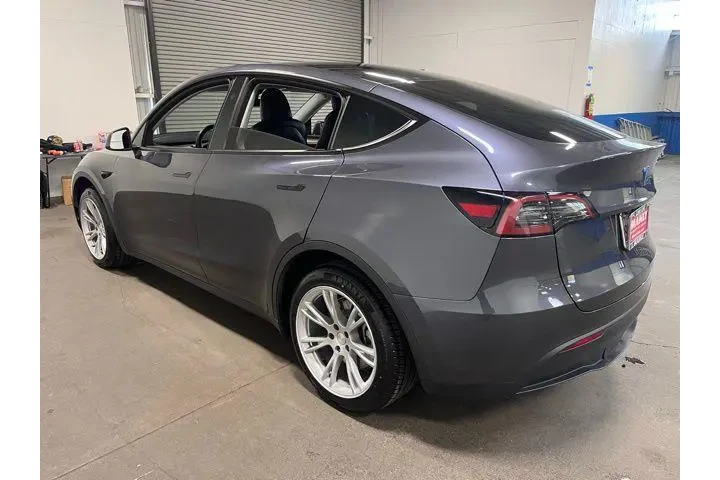 $28870 : Tesla Model Y 2023 4dr Cross image 2