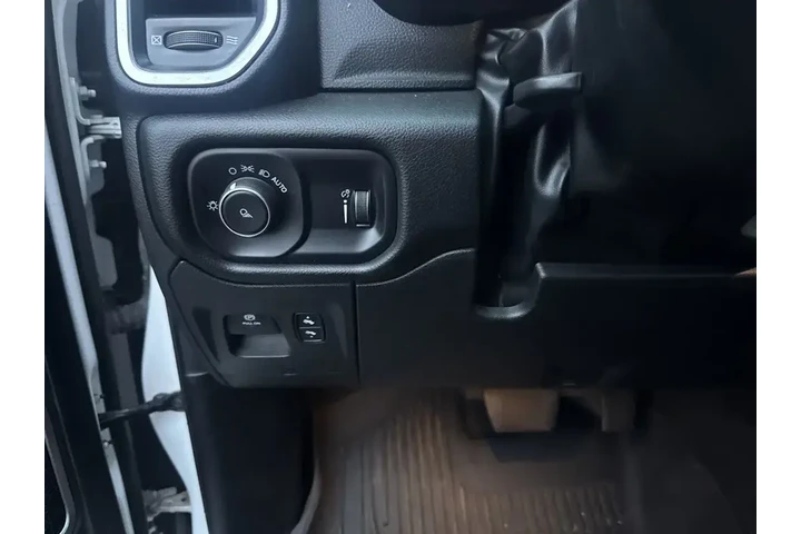 $38000 : Ram 1500 2023 4x4 Laramie 4d image 10