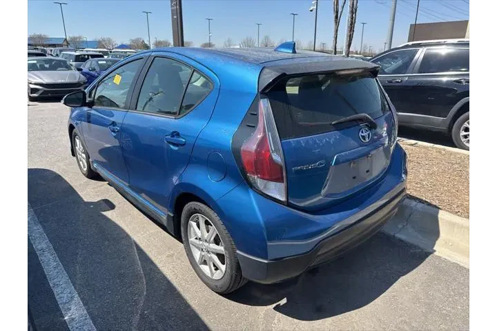 $13419 : Toyota Prius c 2017 One 4dr image 4