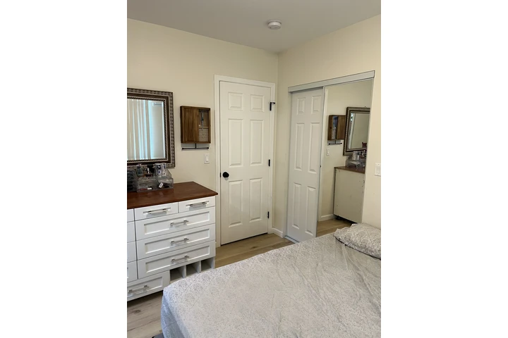 $900 : RENTO CUARTO Y BAÑO image 5