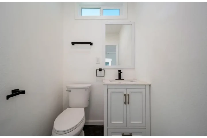 $1945 : 2 BEDROOM HOME IN LOS ANGELES image 8