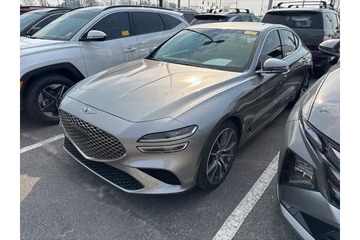 $27989 : Genesis G70 2023 2.0T 4dr Se image 1