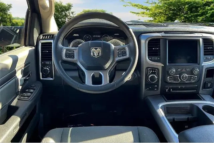 $29936 : Ram 1500 Classic 2023 4x4 SL image 5