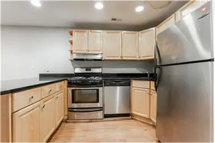 $3000 : Rental property with 3 bedro image 2