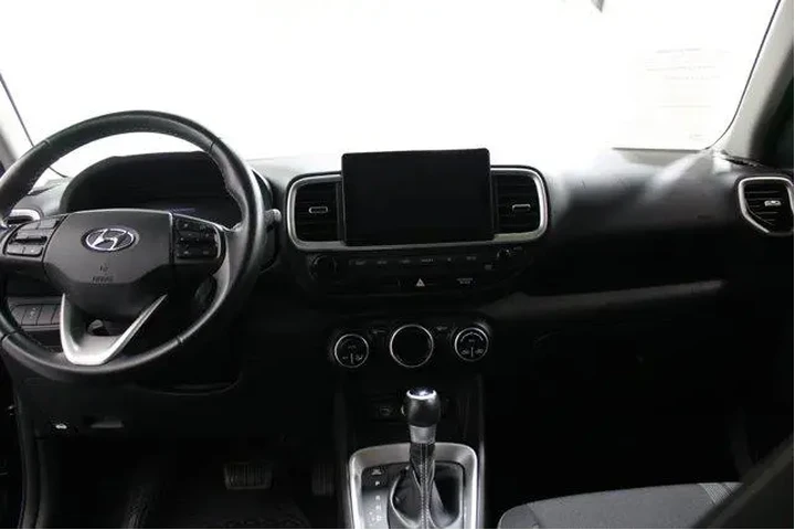 $16910 : Hyundai VENUE 2023 SEL 4dr C image 2