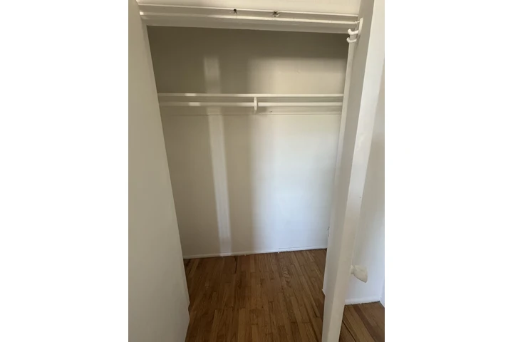 $1250 : 1 rec 1 bano Apt image 3