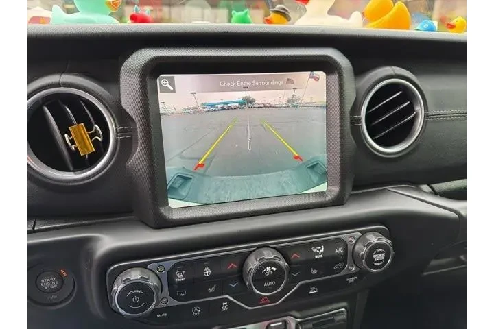 $26490 : Jeep Gladiator 2020 4x4 Over image 7