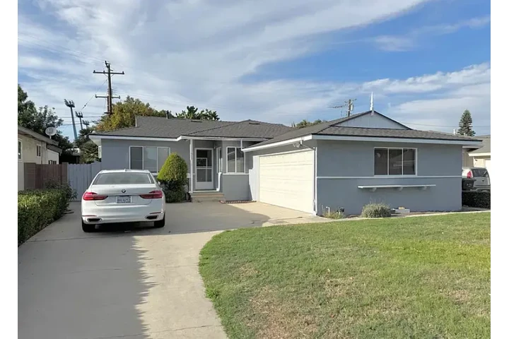 $2330 : Discover this exceptional 4-br image 4