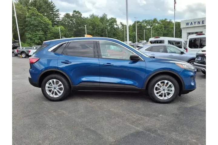 $24995 : Ford Escape 2022 AWD SE 4dr image 2
