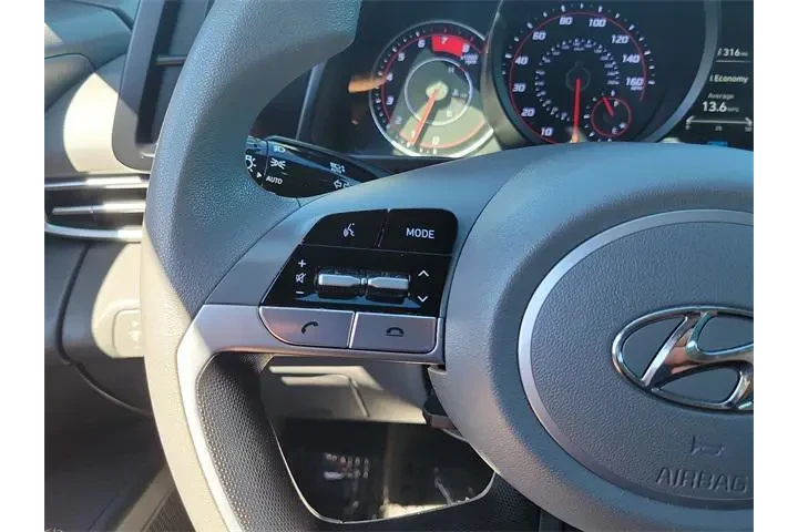 $15601 : Hyundai ELANTRA 2021 SEL 4dr image 4