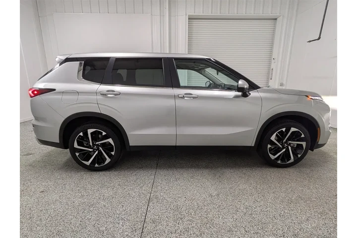 $24997 : Mitsubishi Outlander 2024 SE image 3