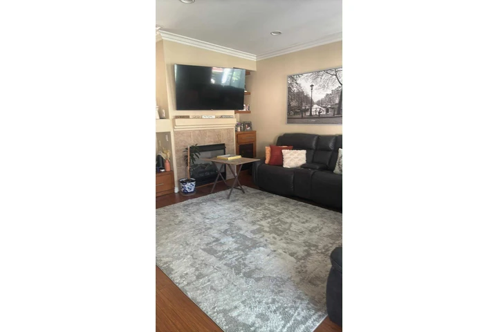 $1000 : Cuarto De Renta Corona image 2