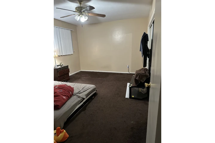 $875 : Renta Cuarto Grande image 9