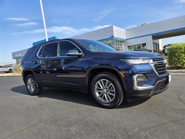 $27635 : Pre-Owned 2023 Traverse LT Cl image 1