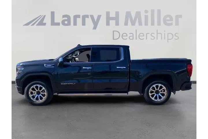 GMC Sierra 1500 2023 4x4 Den image 2