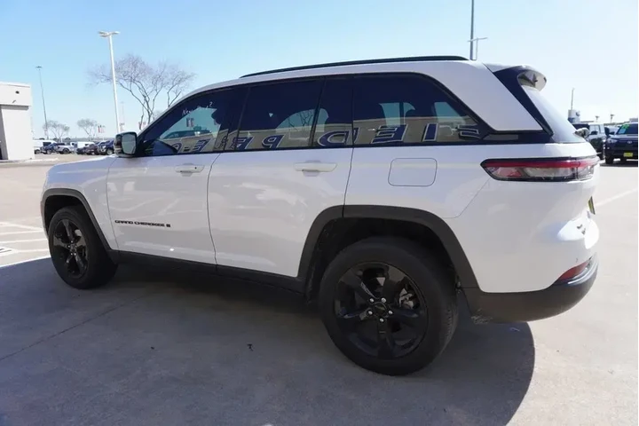 $30888 : Jeep Grand Cherokee 2023 4x4 image 4