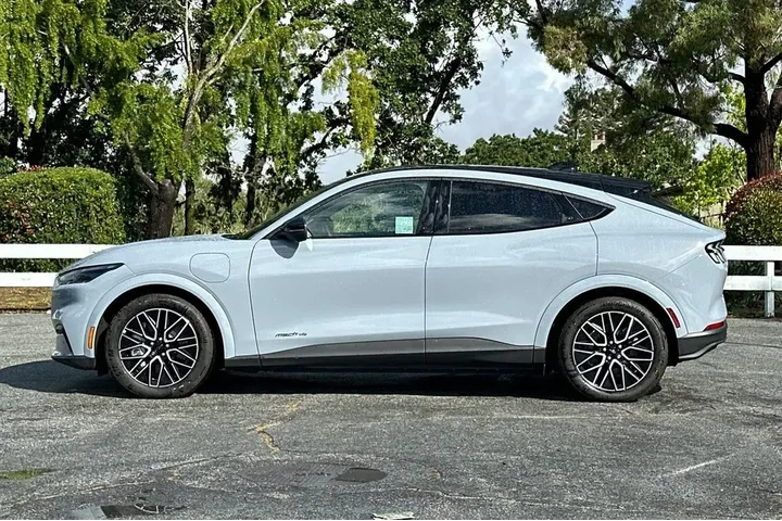 $39992 : Ford Mustang Mach-E 2025 AWD image 8