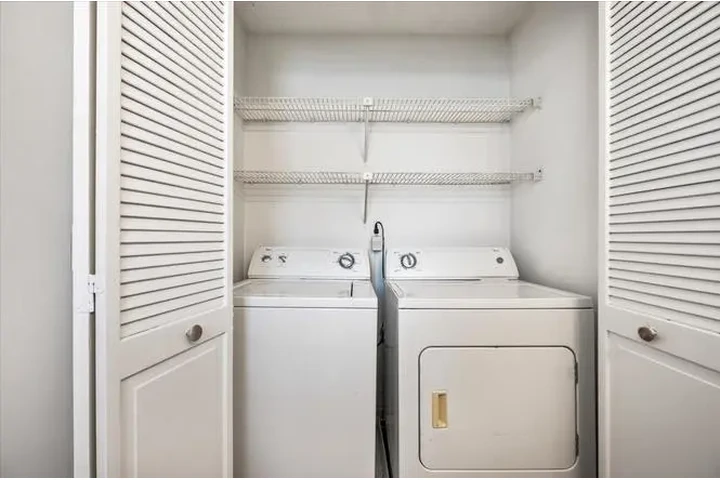 $1450 : Nice 2 Bedroom/1.5 Bath image 4