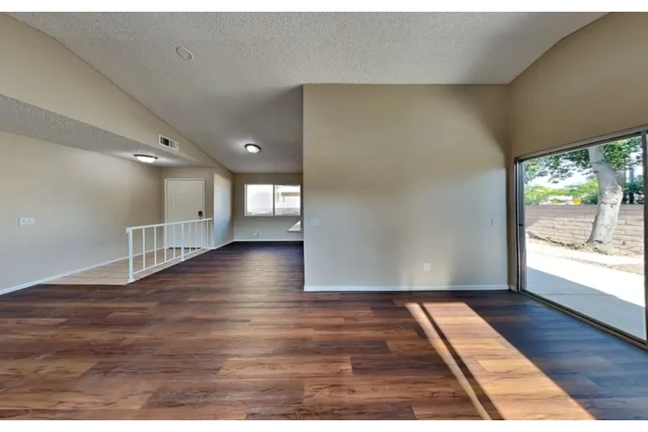 $3039 : Available 3Bed 2Bat in LA image 3