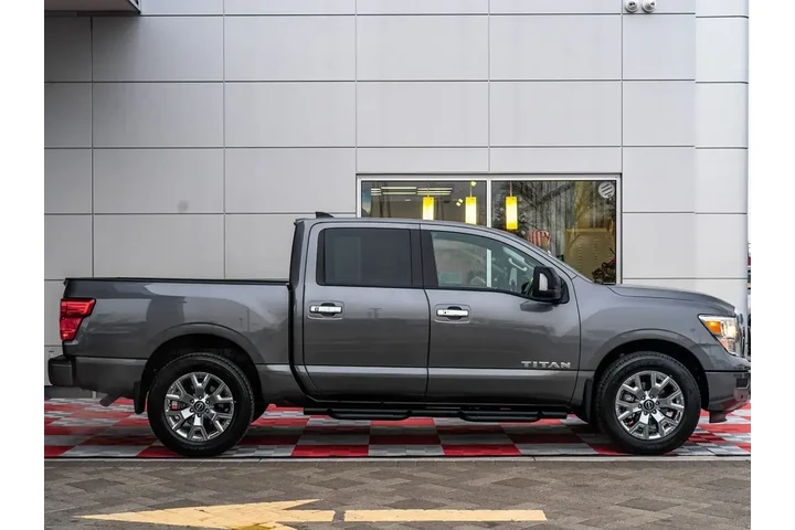 $38988 : Nissan Titan 2024 4x4 SV 4dr image 6