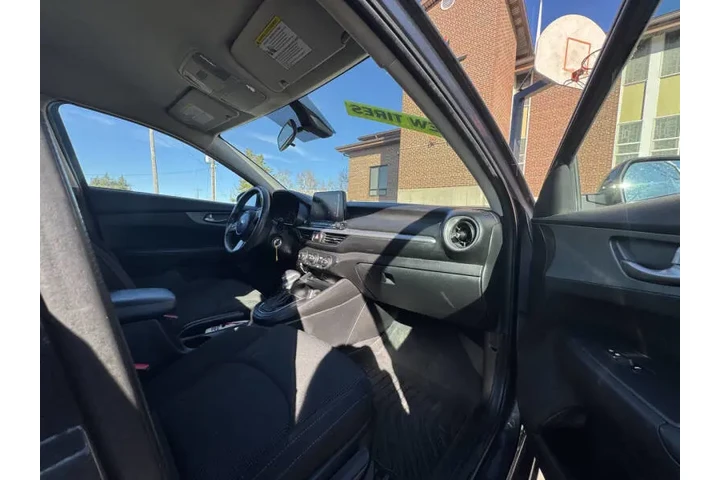 $7999 : 2021 Forte LXS image 9