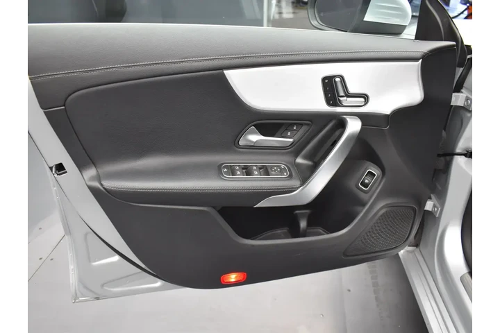 $27752 : Mercedes-Benz CLA 2022 AWD C image 9