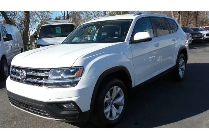 $14900 : 2018 Atlas V6 SE image 1