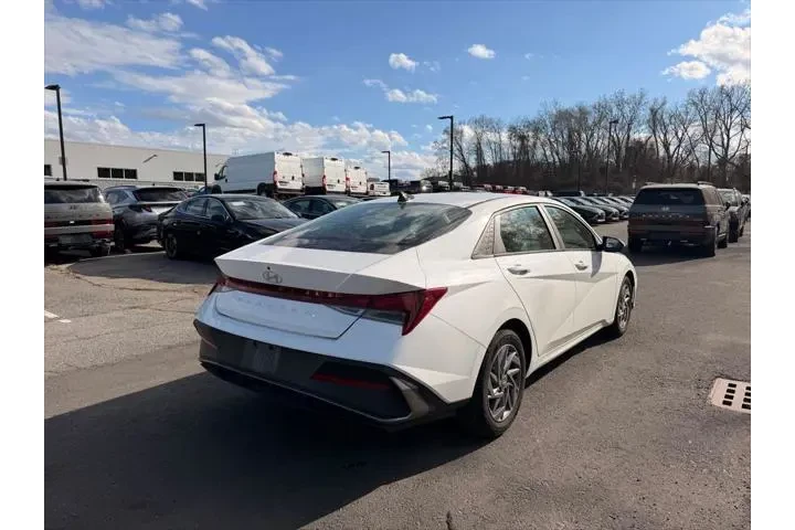 $18490 : Hyundai ELANTRA 2024 SEL 4dr image 4