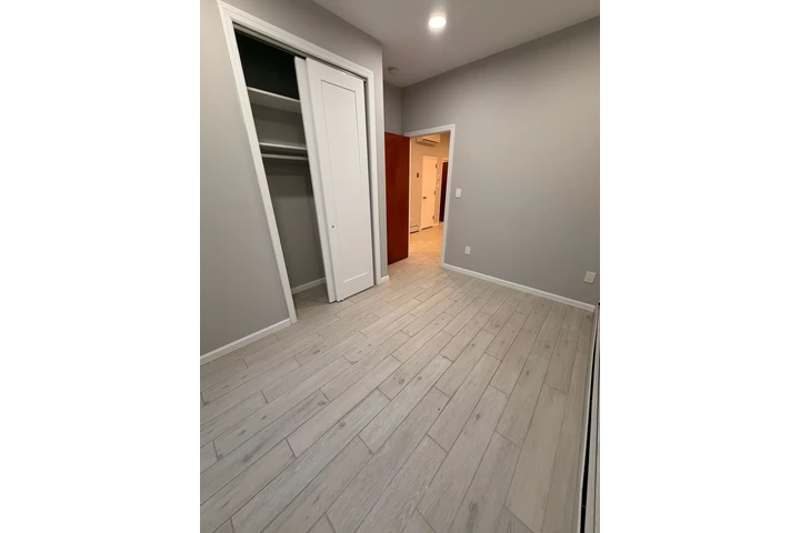 $2800 : Rento Apt -Flushing 2bed/1bath image 2