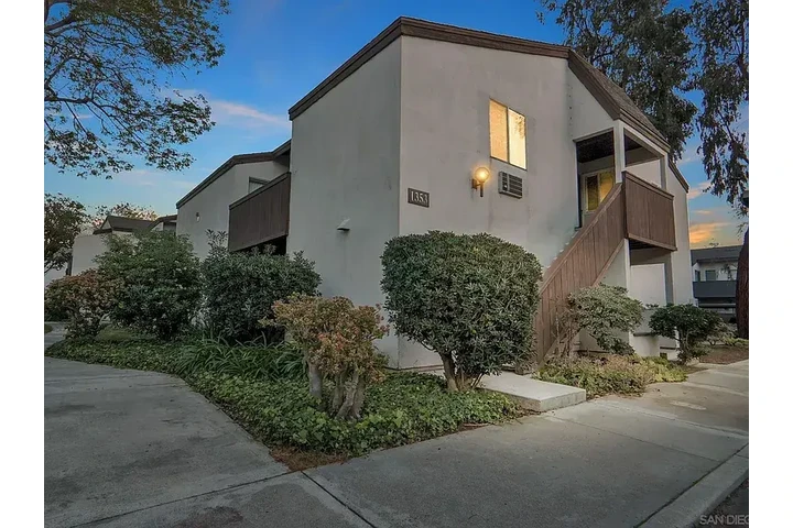 $800 : 1353 Caminito Gabaldon Unit E, image 1