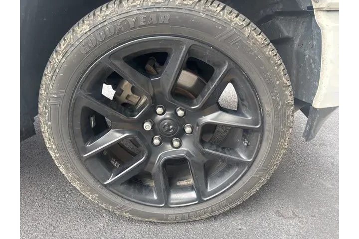 $30989 : Ram 1500 2021 4x4 Laramie 4d image 4