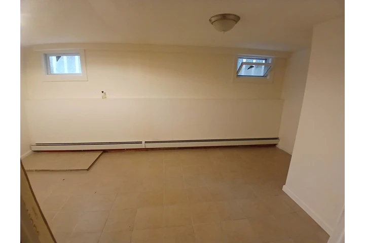 $1200 : Cuarto disponible image 2