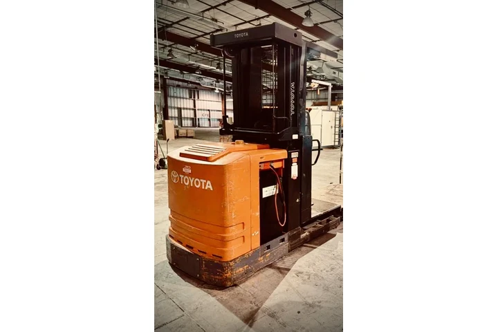 $8900 : Forklift Eléctrico Toyota image 1