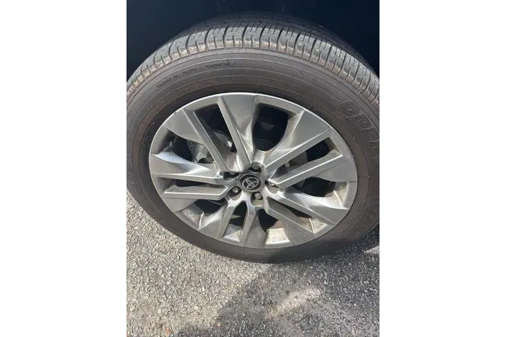 $35201 : Toyota RAV4 2024 XLE Premium image 8