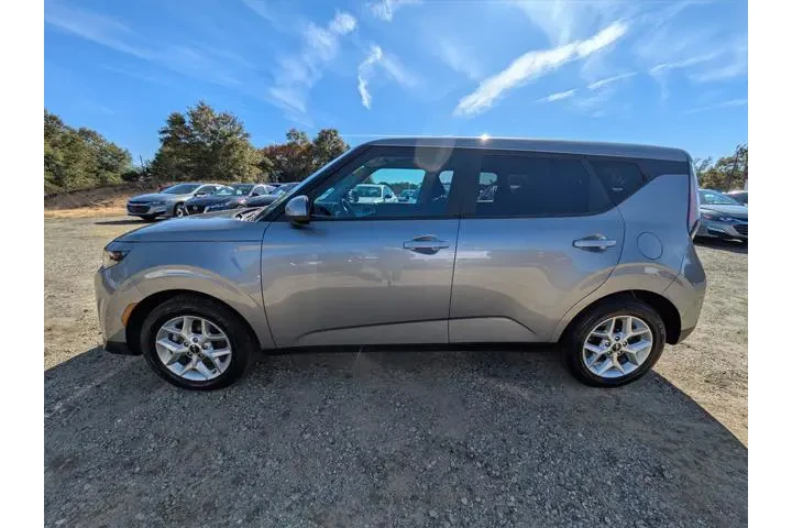 $15873 : Kia Soul 2023 LX 4dr Crossov image 6