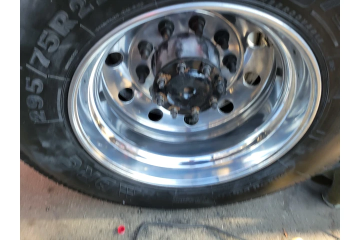 Truck polish and metals polish image 2