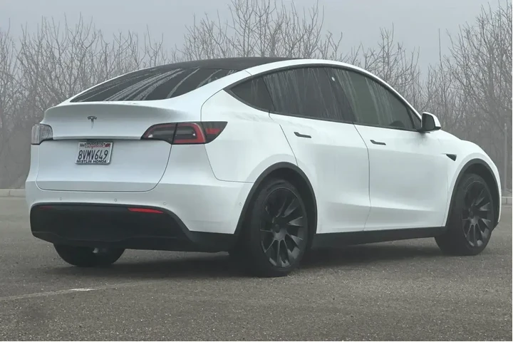 $24981 : Tesla Model Y 2021 Standard image 3