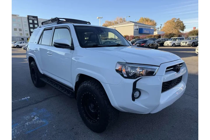 $38710 : 2020 4Runner SR5 Premium image 8