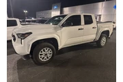 $31950 : Toyota Tacoma 2024 4x2 SR 4d thumbnail