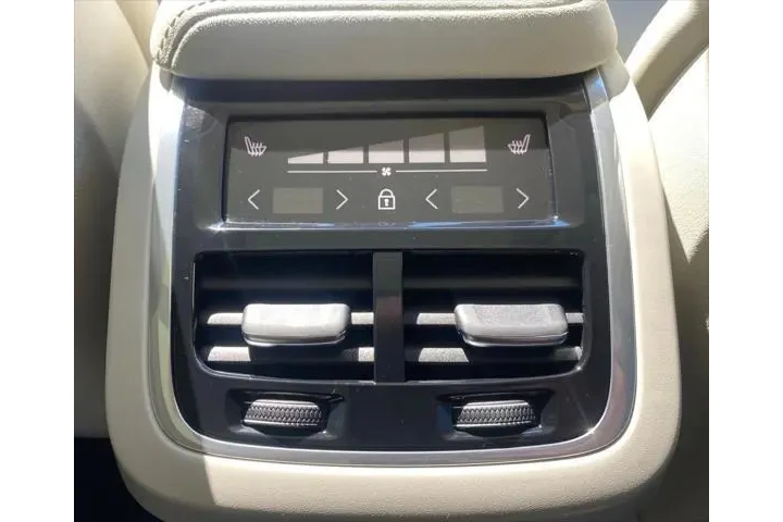 $34370 : Volvo XC60 2023 AWD B6 Ultim image 10