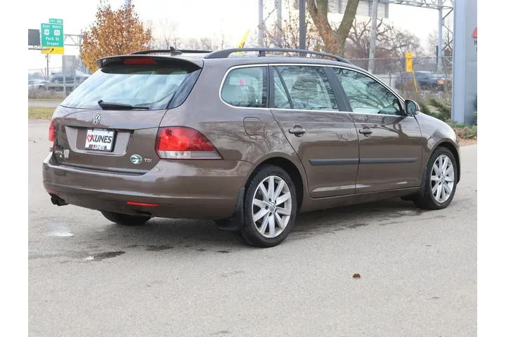 $8877 : Volkswagen Jetta 2013 SportW image 8